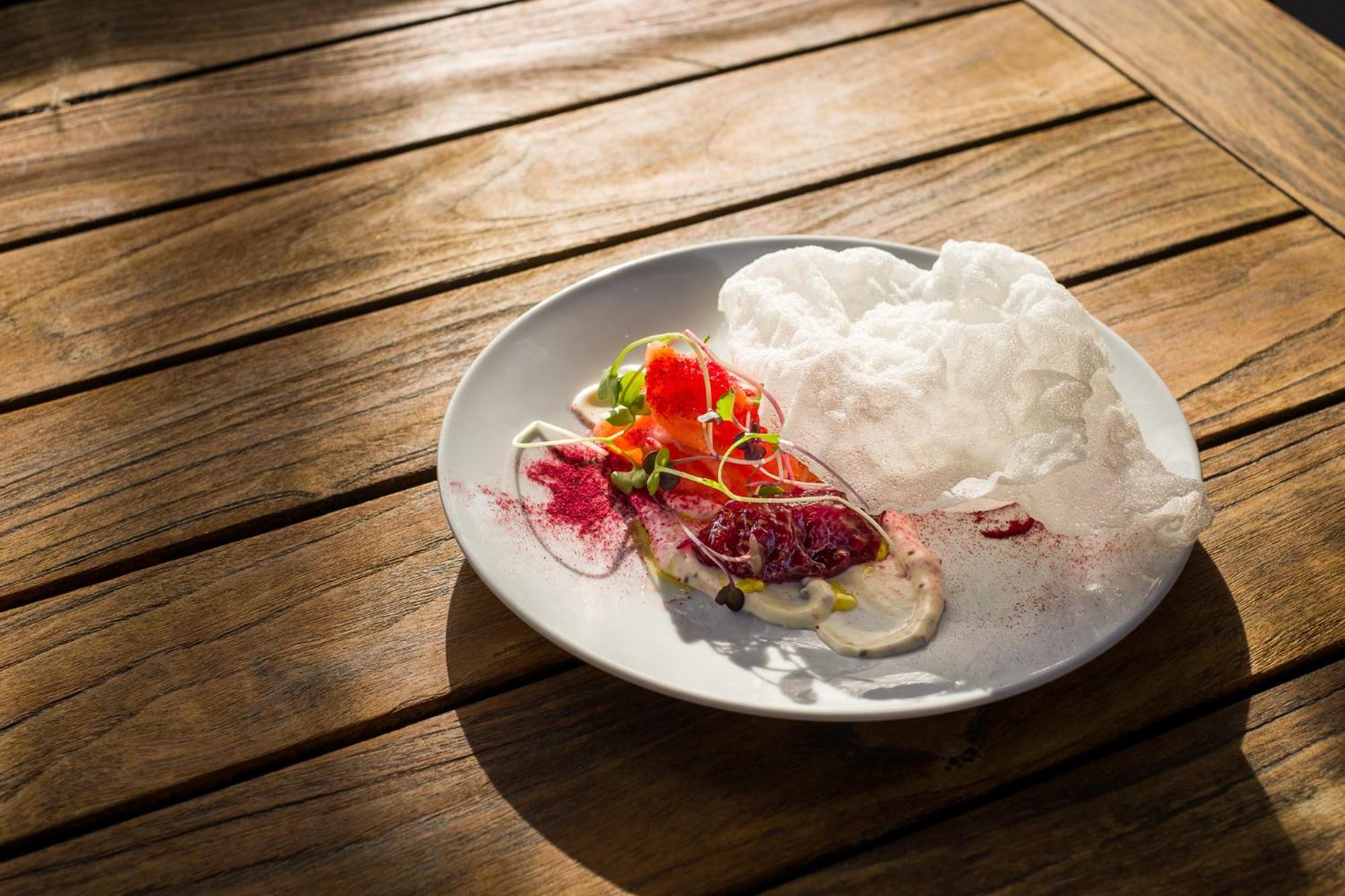Carnmore Chateau Marlborough Blenheim Kültér fotó A salad with edible flowers