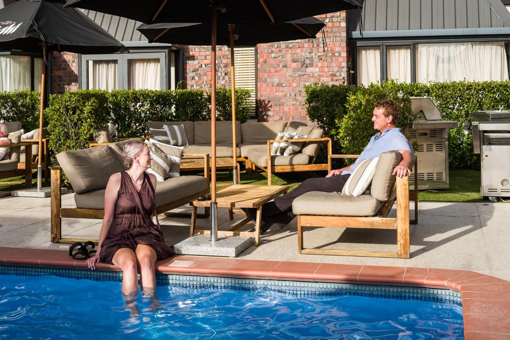 Carnmore Chateau Marlborough Blenheim Kültér fotó The pool at the Hotel