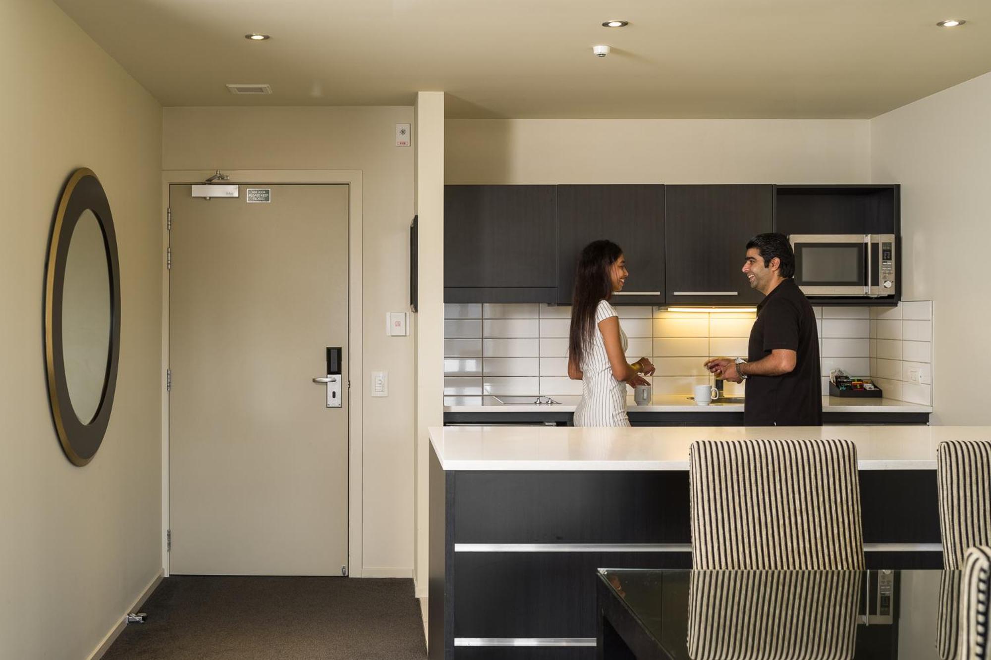 Carnmore Chateau Marlborough Blenheim Kültér fotó A kitchen in a serviced apartment