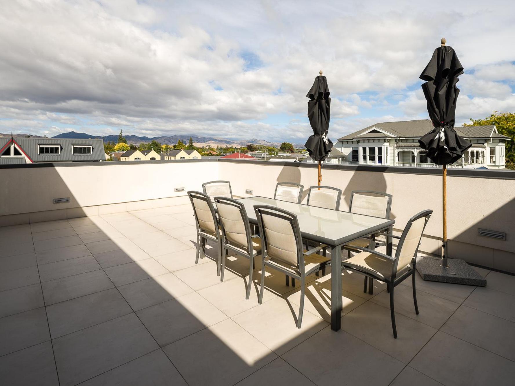 Carnmore Chateau Marlborough Blenheim Kültér fotó A rooftop terrace